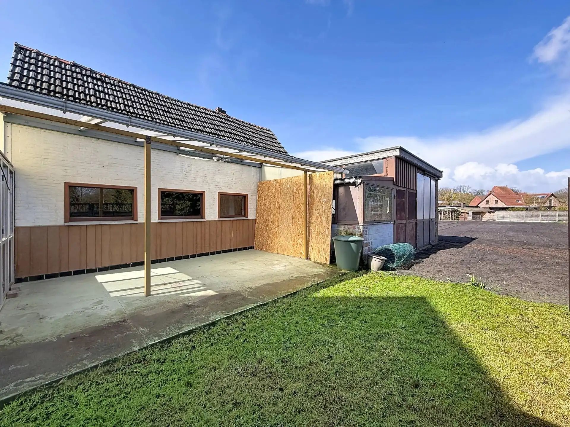 Zeer ruime en verzorgde woning met 5 slaapkamers en 2 badkamers op een groot perceel foto 44