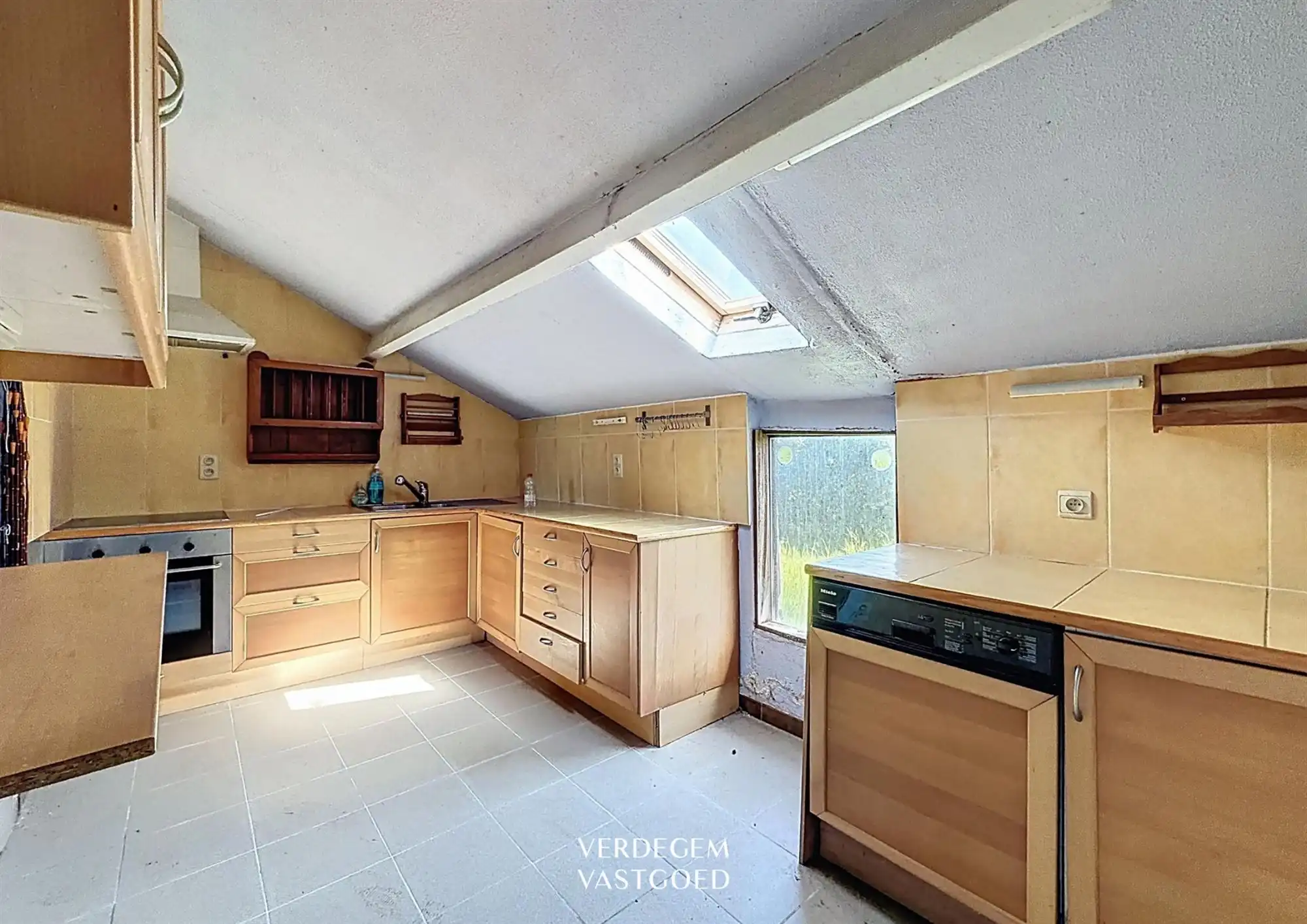 Te renoveren hoeve met schuur op een terrein van 1.634m² foto 10