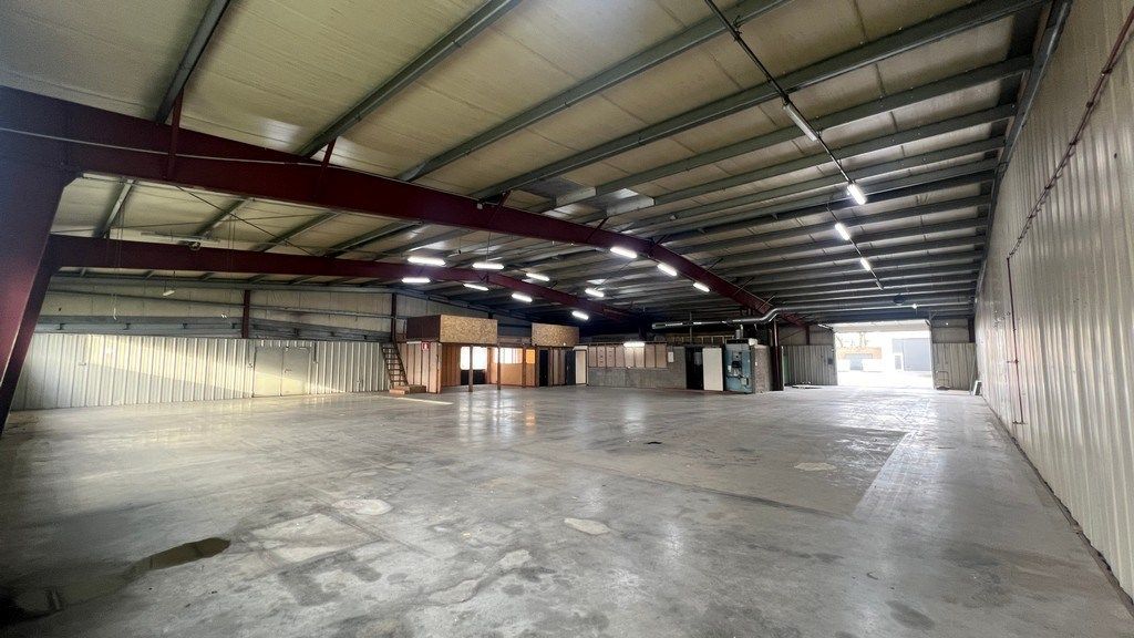 Bedrijfspand in bedrijvenzone aan Makro te Eke foto 10