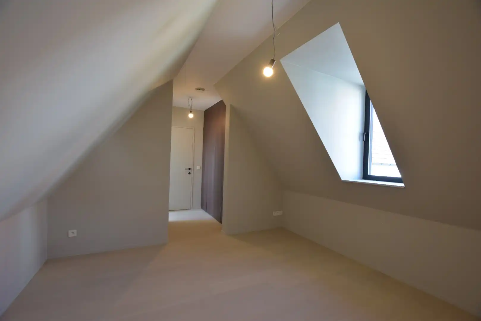 Nieuwbouwwoning rustig gelegen aan Duinenwater foto 15