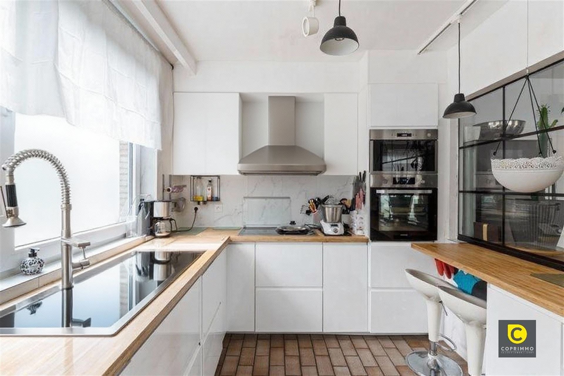 Gelijkvloers app. 190 m² met  4 slk foto 2