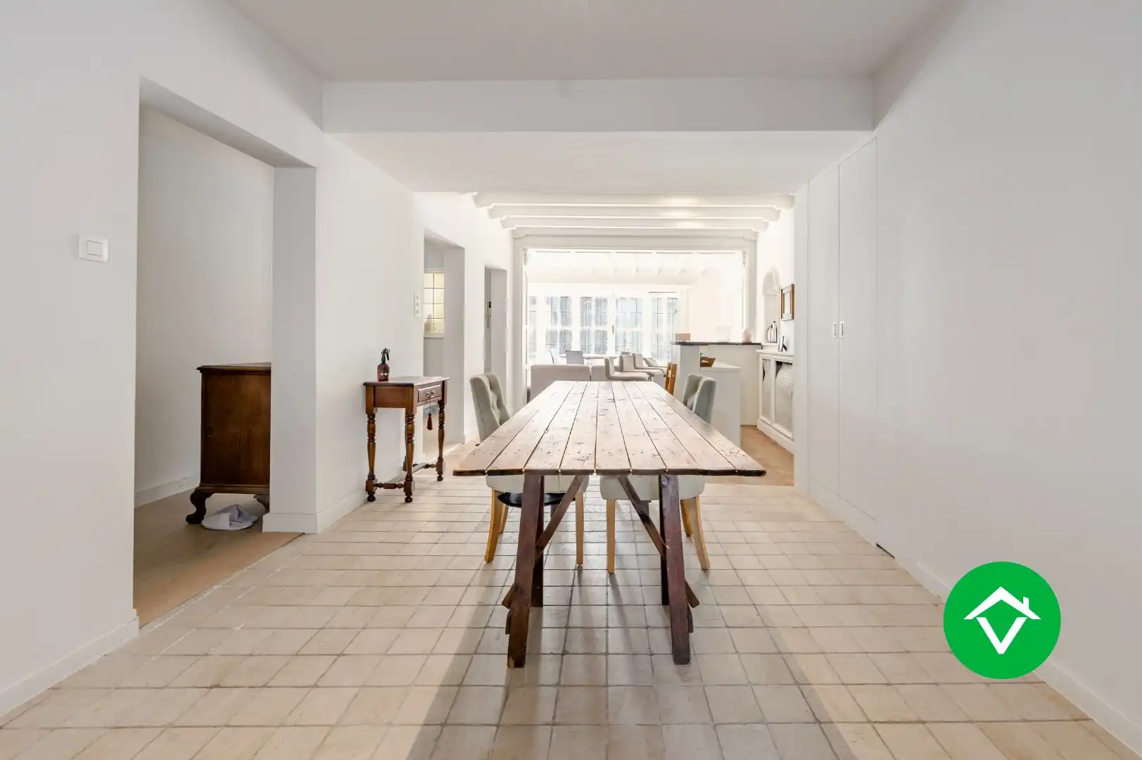 Ruim triplex appartement met 5 slaapkamers, in het centrum van Torhout foto 6