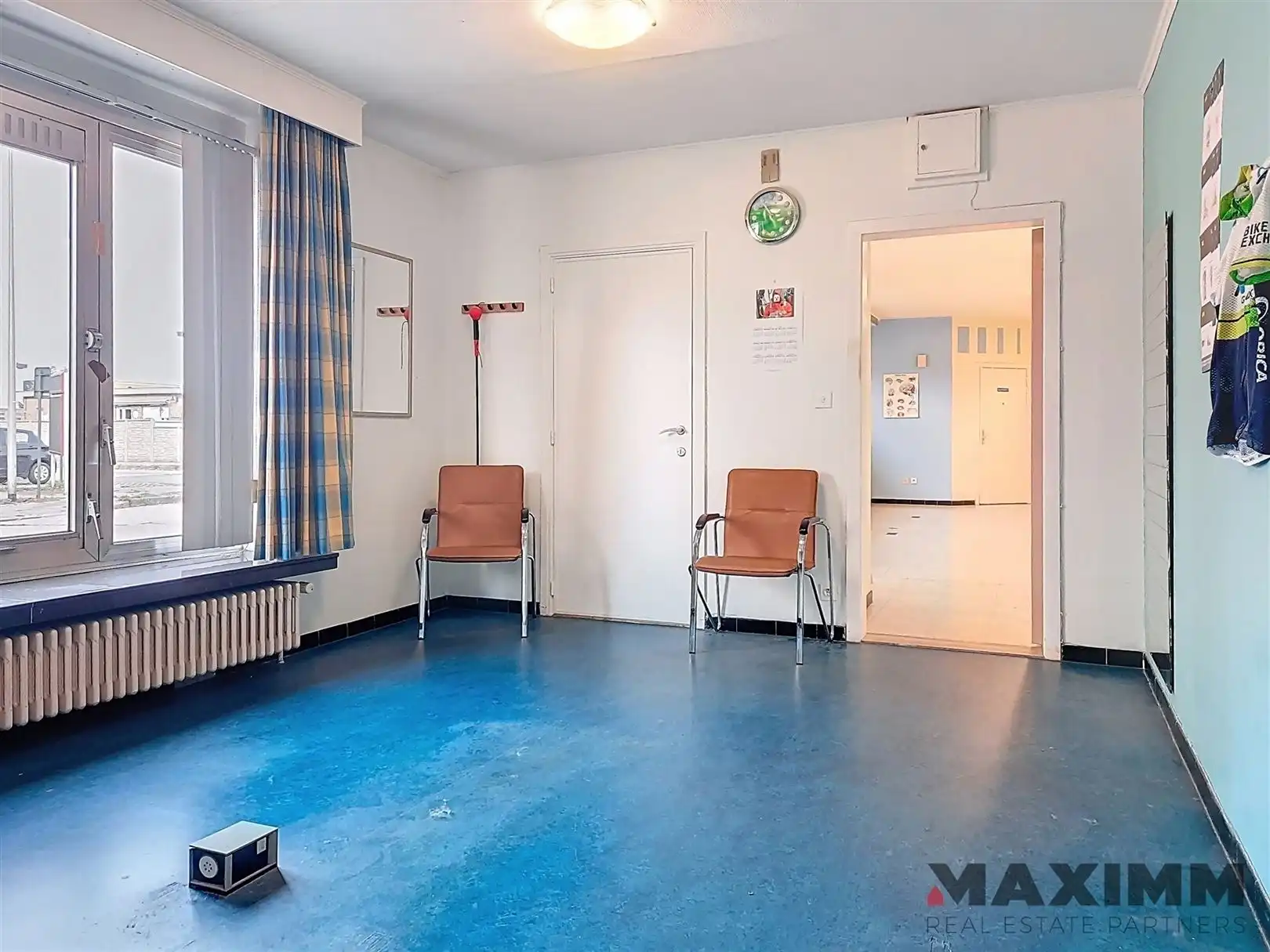 Gelijkvloers hoekpand, volledig onderkelderd op stategische locatie foto 13