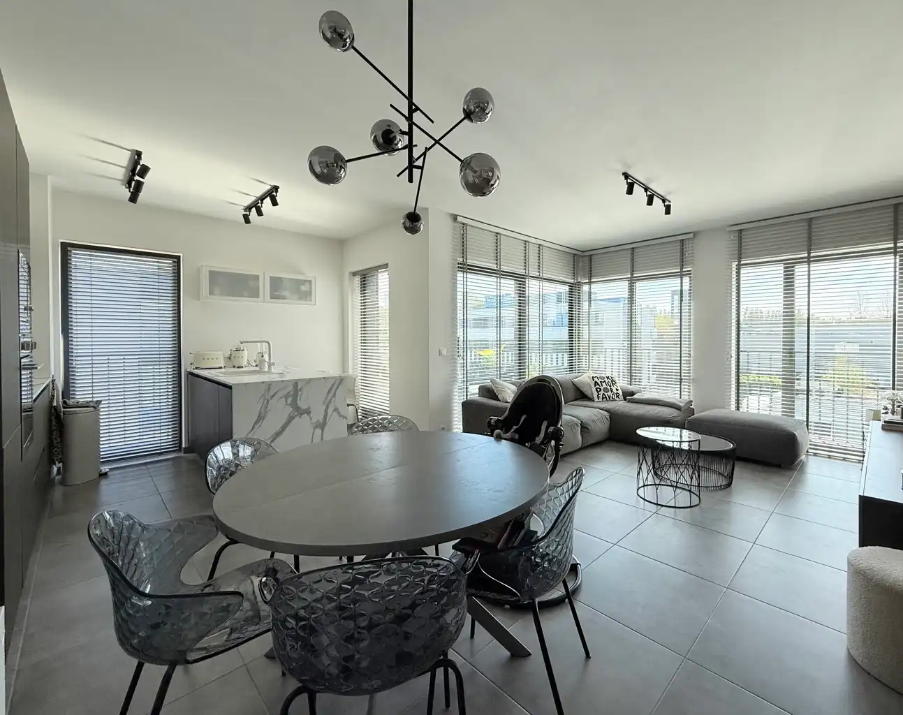 Tweeslaapkamerappartement op toplocatie met parkeerplaatsen foto 4