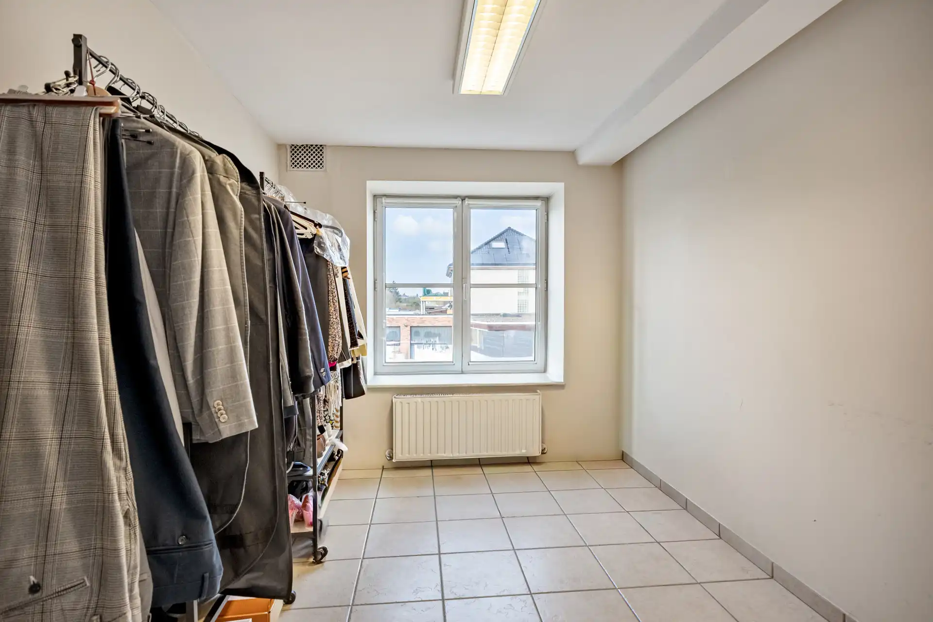 GEBOUW BESTAANDE UIT APP, 3 KANTOORVLOEREN & WERKPLAATS TE BILZEN. foto 19