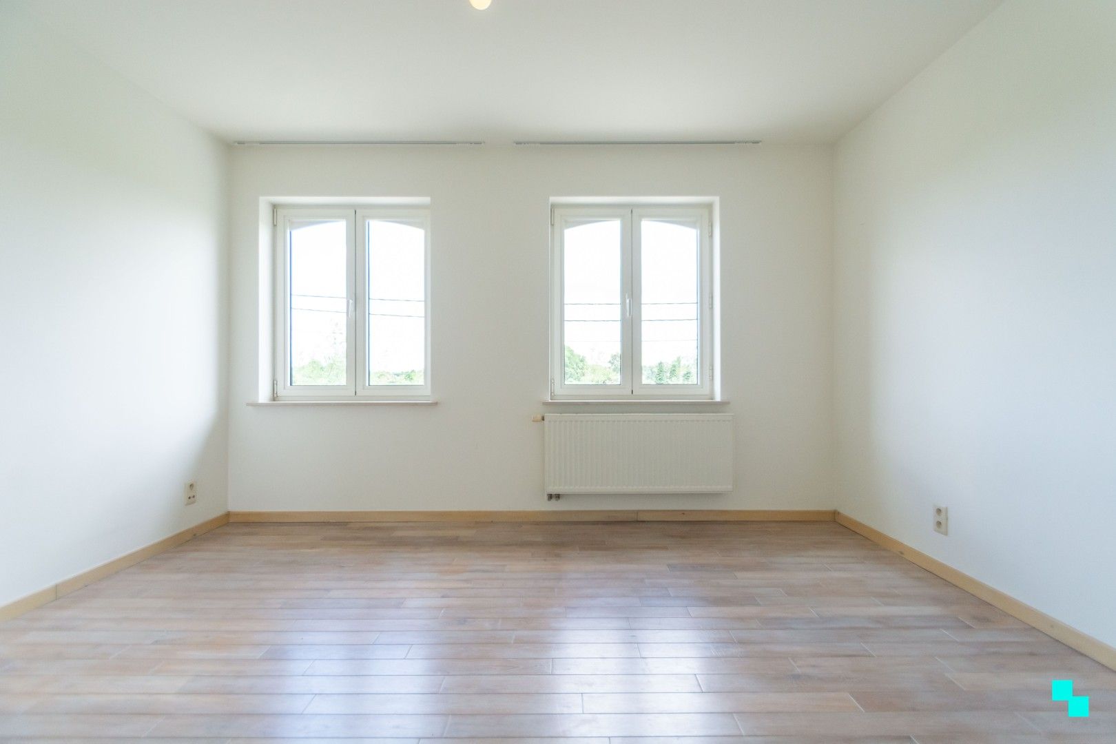 Hoogwaardige afgewerkte woning met tuin foto 18