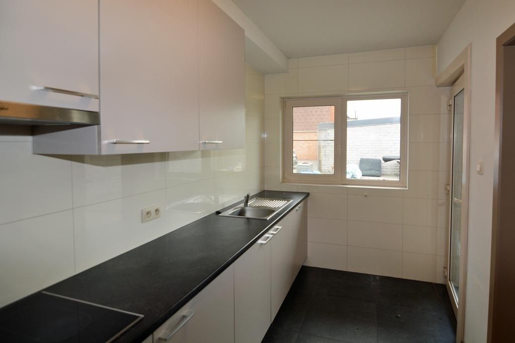 Gelijkvloers appartement met 2 slpk, terras en garage. foto 7