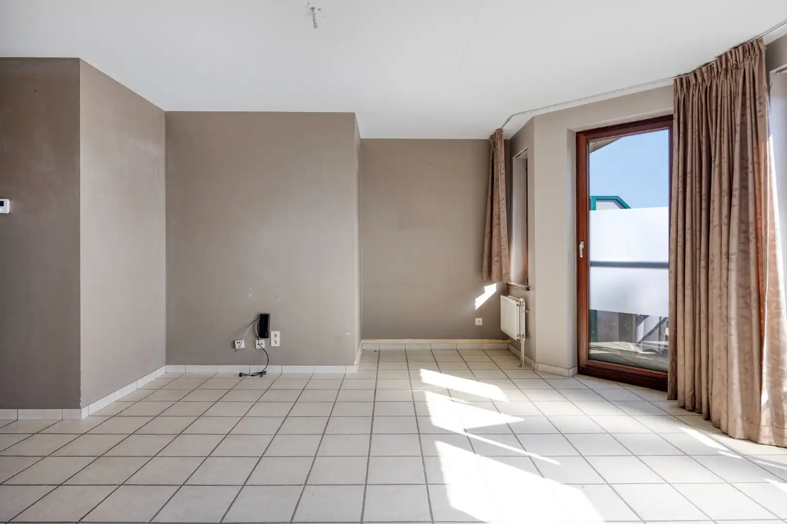 Appartement met 2 SLPKS en garage op gunstige locatie in het centrum. foto 4