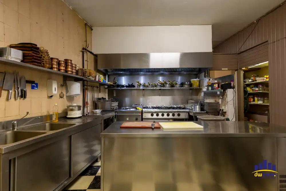 OVERNAME: INSTAPKLARE HORECAZAAK IN CENTRUM OOSTENDE foto 11