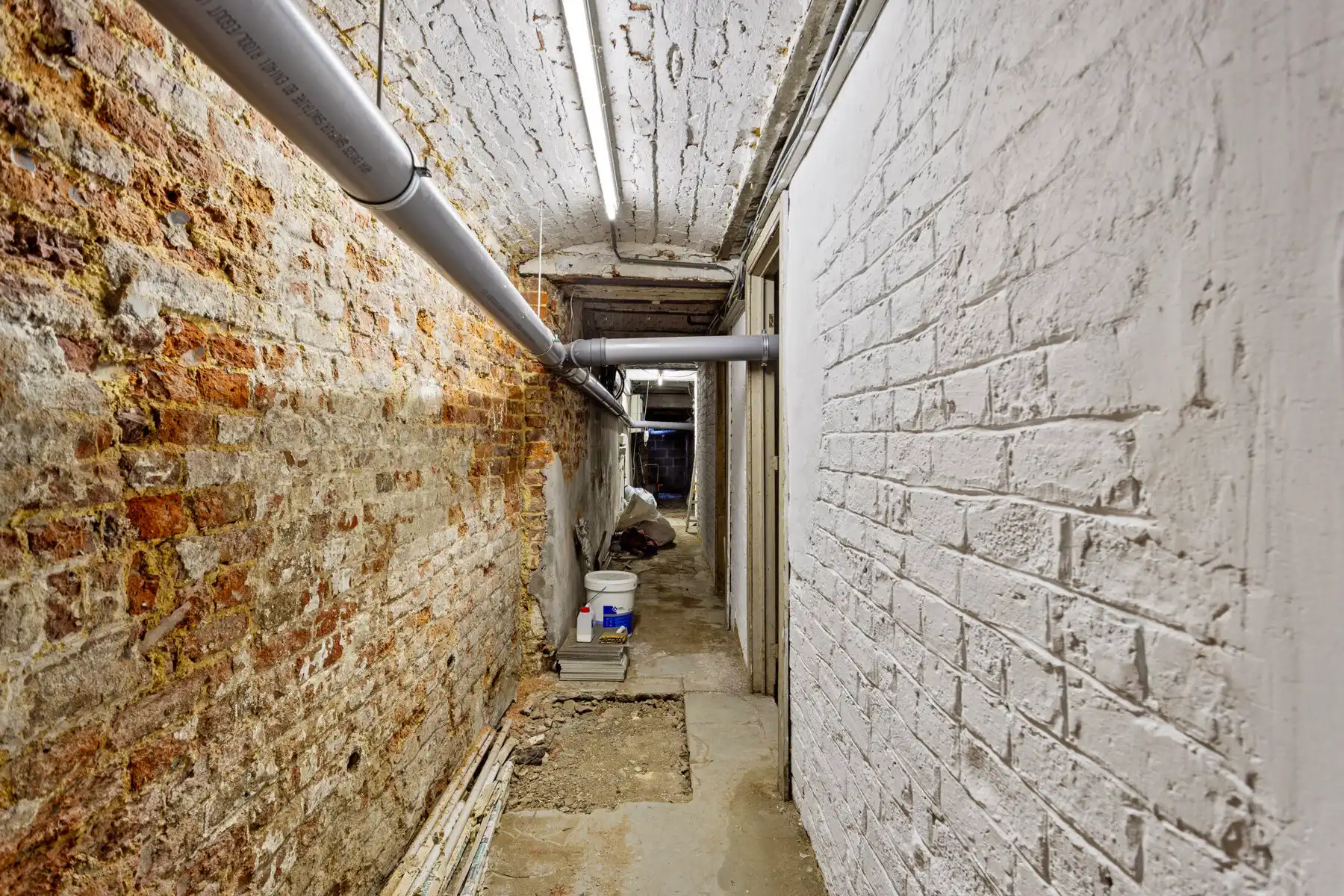 Gelijkvloerse praktijk + leefruimte en koer te centrum Halle foto 18