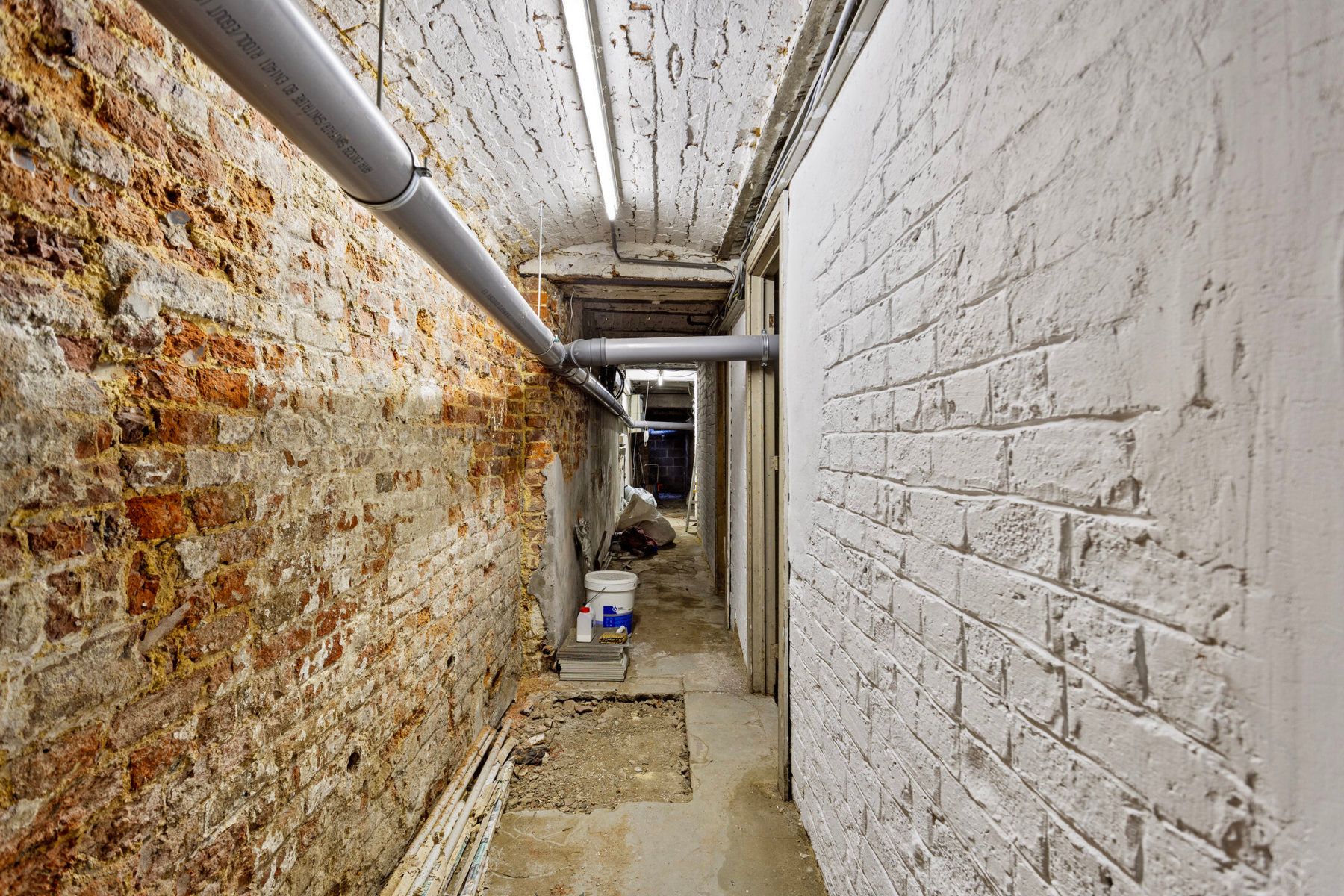 Gelijkvloerse praktijk + leefruimte en koer te centrum Halle foto 18