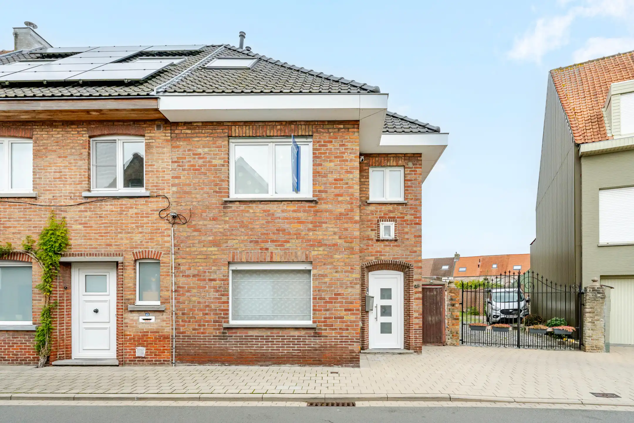 Halfopen bebouwing met 3 slpks en ruime tuin te Assebroek foto 4