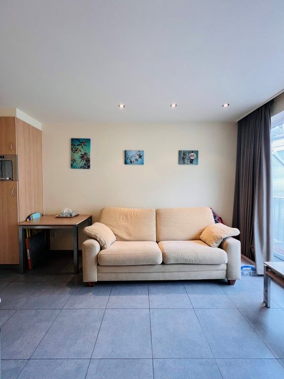 Volledig gerenoveerd, gemeubeld appartement met 2 slaapkamers foto 2