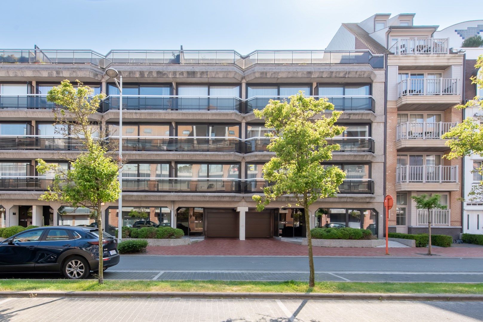 Ruim appartement met prachtig zonneterras gelegen vlakbij de Dumortierlaan en het strand. foto {{pictureIndex}}