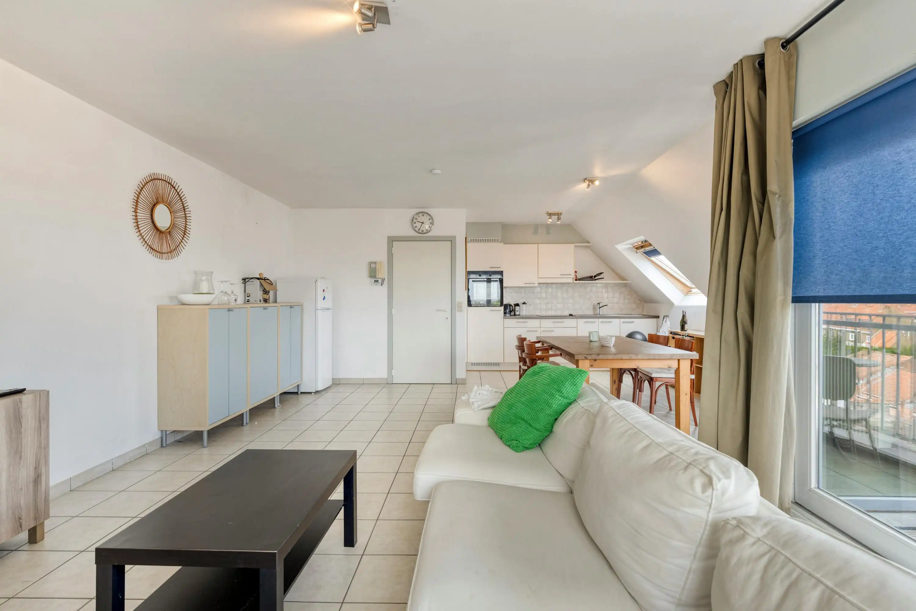 Instapklaar dakappartement met 2 slaapkamers in Roeselare foto 4