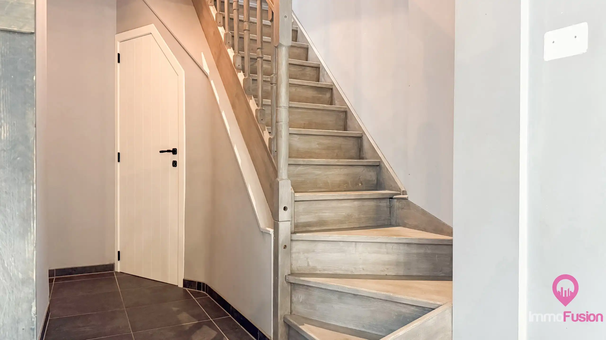 Gerenoveerde landelijk moderne woning op 28 are met 4 suites! foto 28