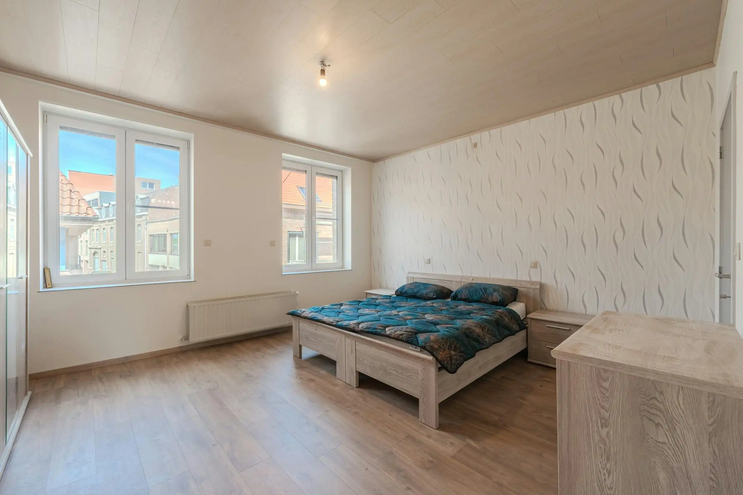 Totaal gerenoveerd huis te koop in hartje Ieper foto 17