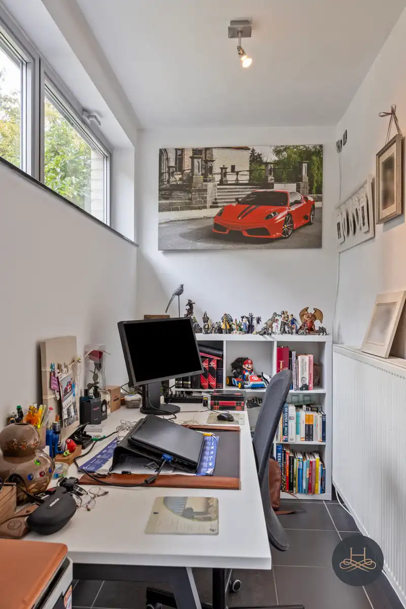 Imposante ruime villa met zwembad en een prachtige tuin foto 24