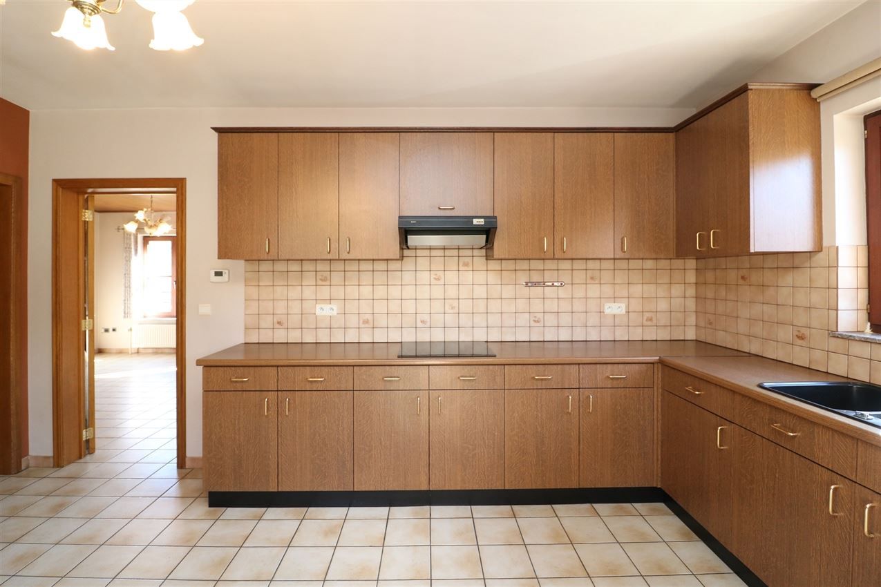 Label c, mooi gelegen landhuis, zonnige leefruimte foto 18