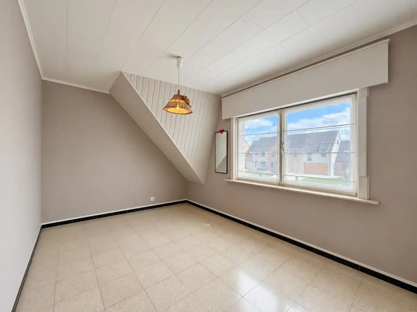 Passendale – Halfopen woning met ruime oprit, tuin en garage foto 12