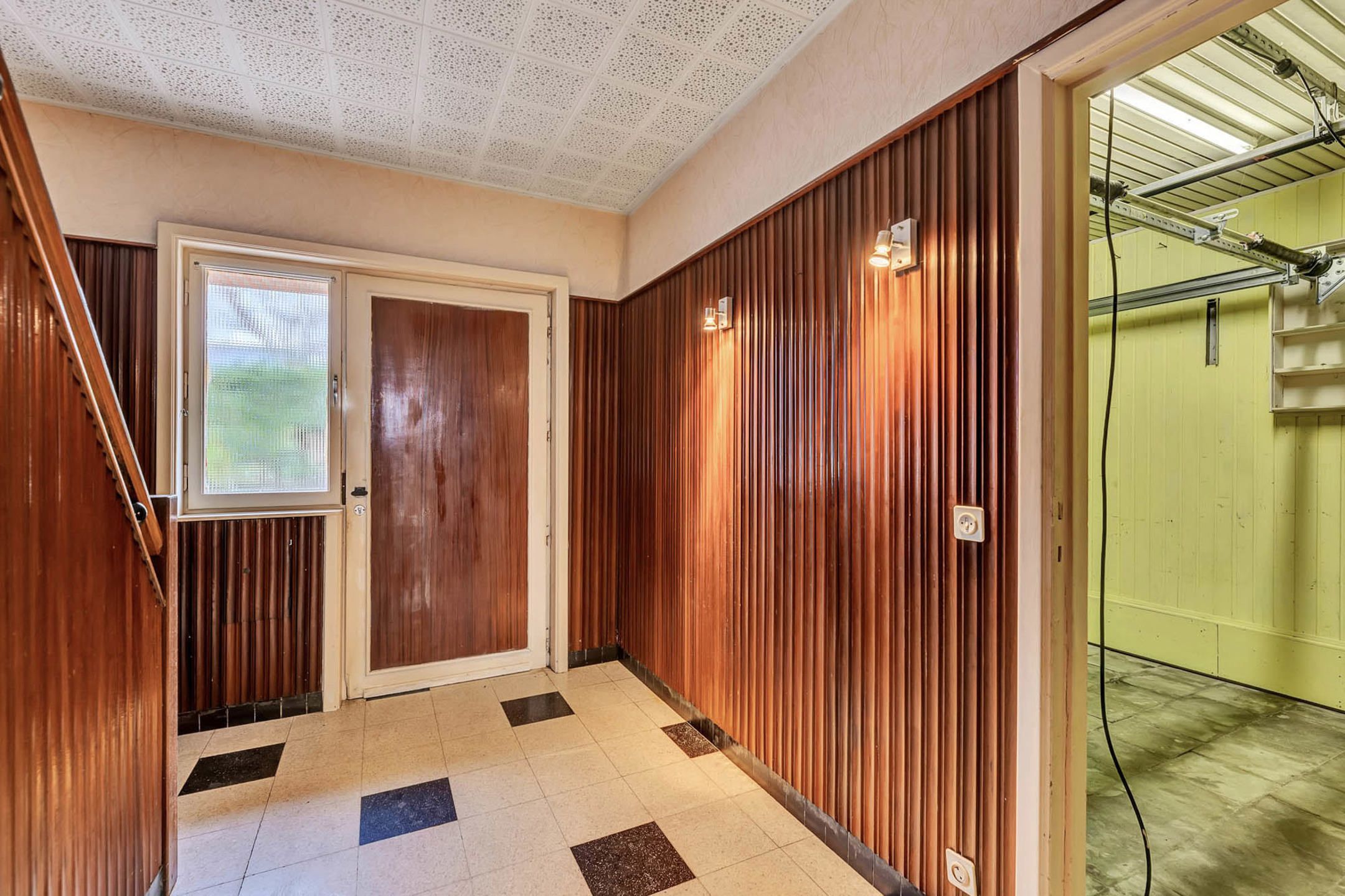 Ruime te renoveren woning op toplocatie foto 3