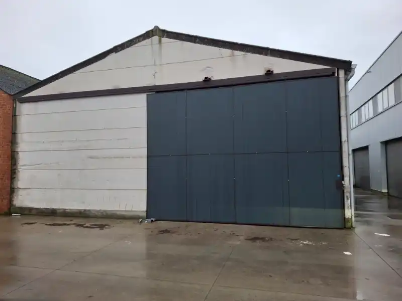 Magazijn te huur 650 m² beschikbare ruimte foto {{pictureIndex}}