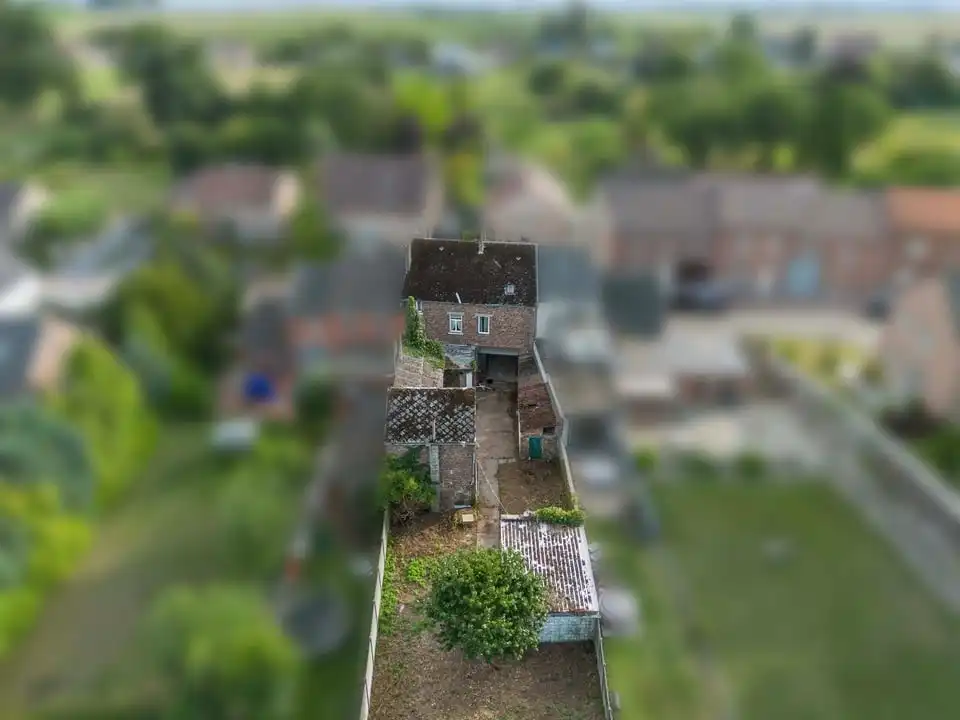 TE RENOVEREN GEZINSWONING MET VEEL POTENTIEEL IN HET LANDELIJKE MONTENAKEN foto 4