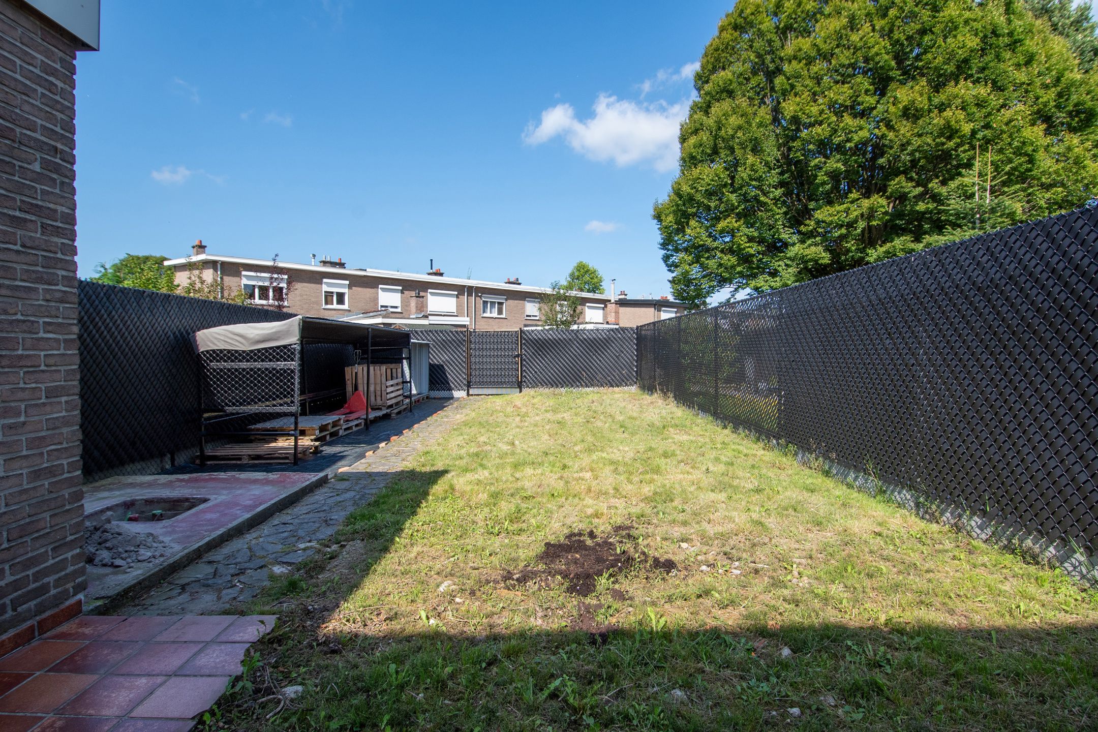 Af te werken gezinswoning op centrale locatie foto 12