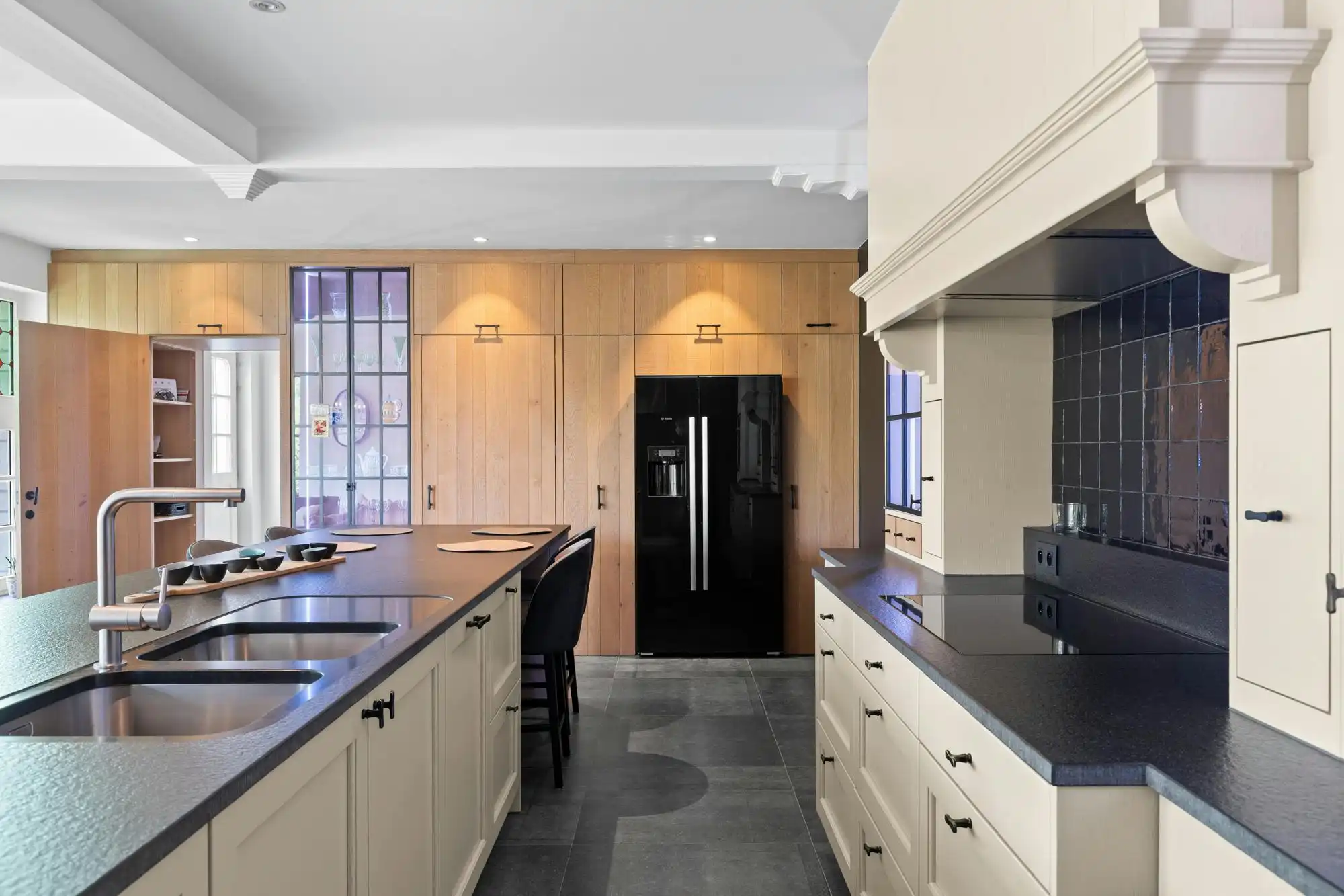 Villa met praktijkruimte en weilanden te koop in Geel foto 18