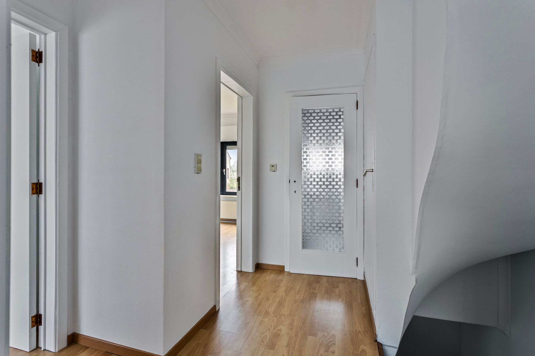Gezinswoning met 3 slpk, grote tuin, garage en staanplaatsen foto 10