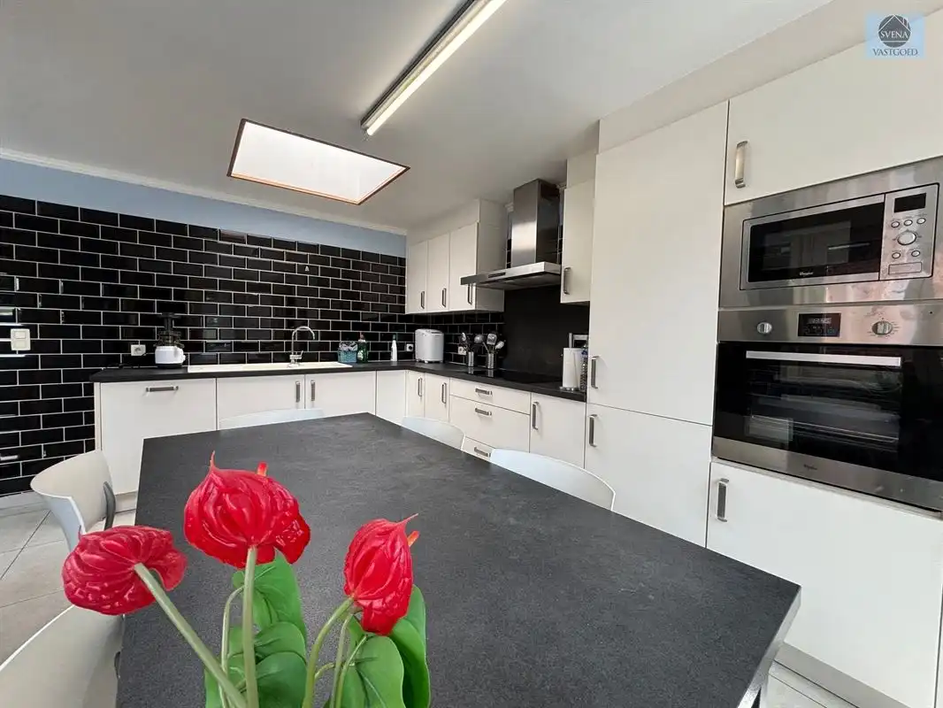 SOLIDE RUIME WONING MET 6 SLAAPKAMERS foto 2