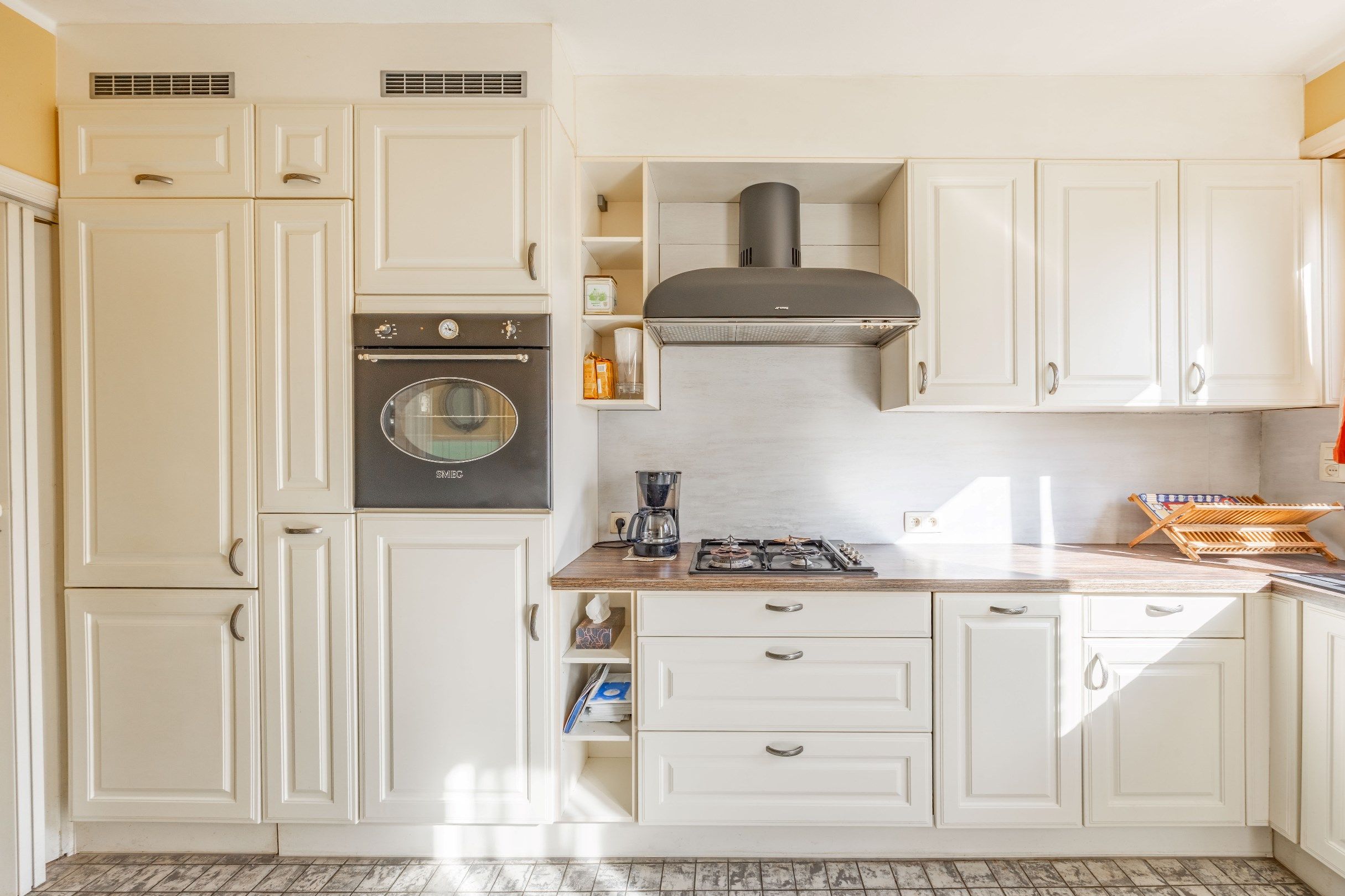 CENTRAAL GELEGEN WONING MET GARAGE foto 5