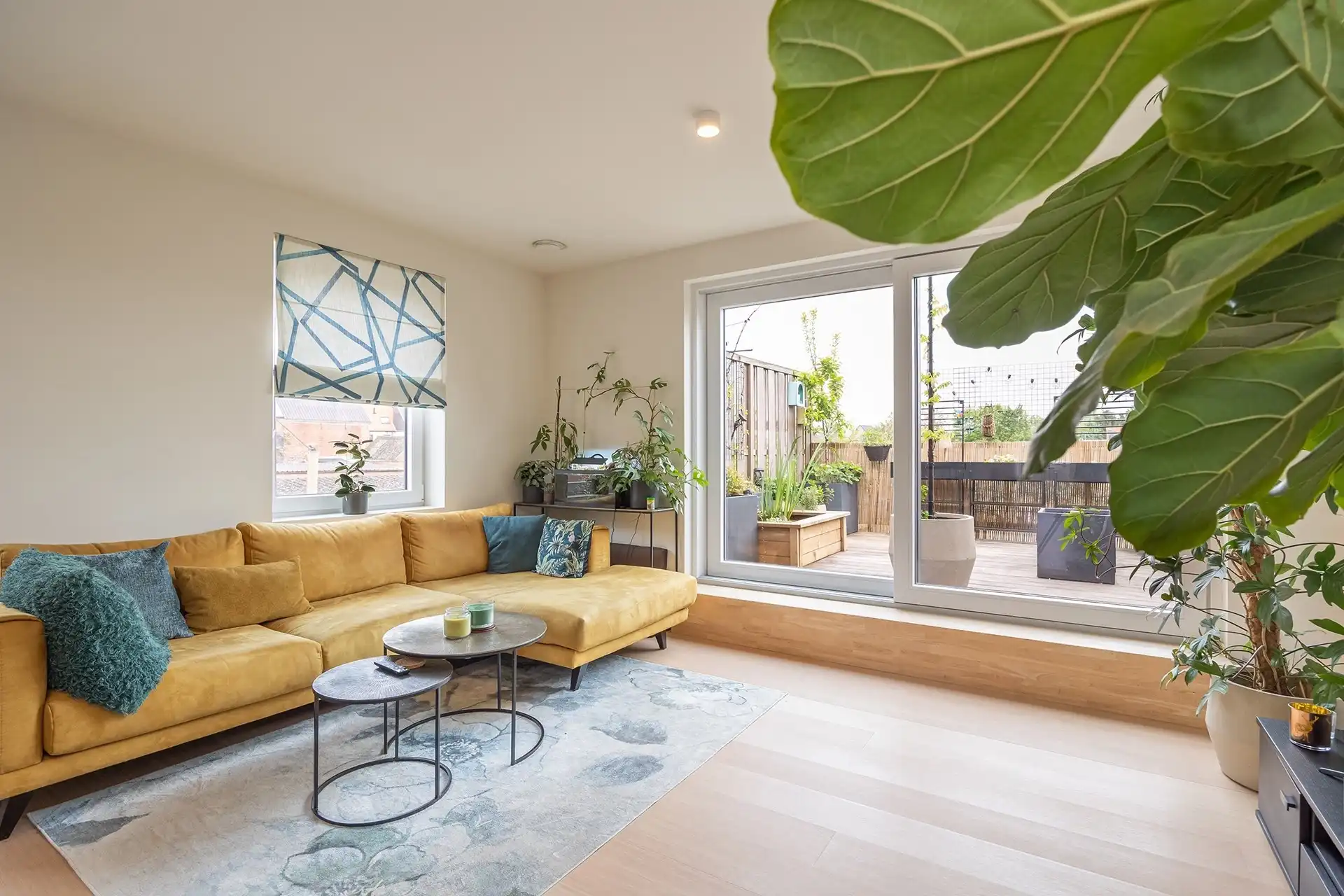 Recent triplexappartement met 2 slaapkamers en carport foto 3