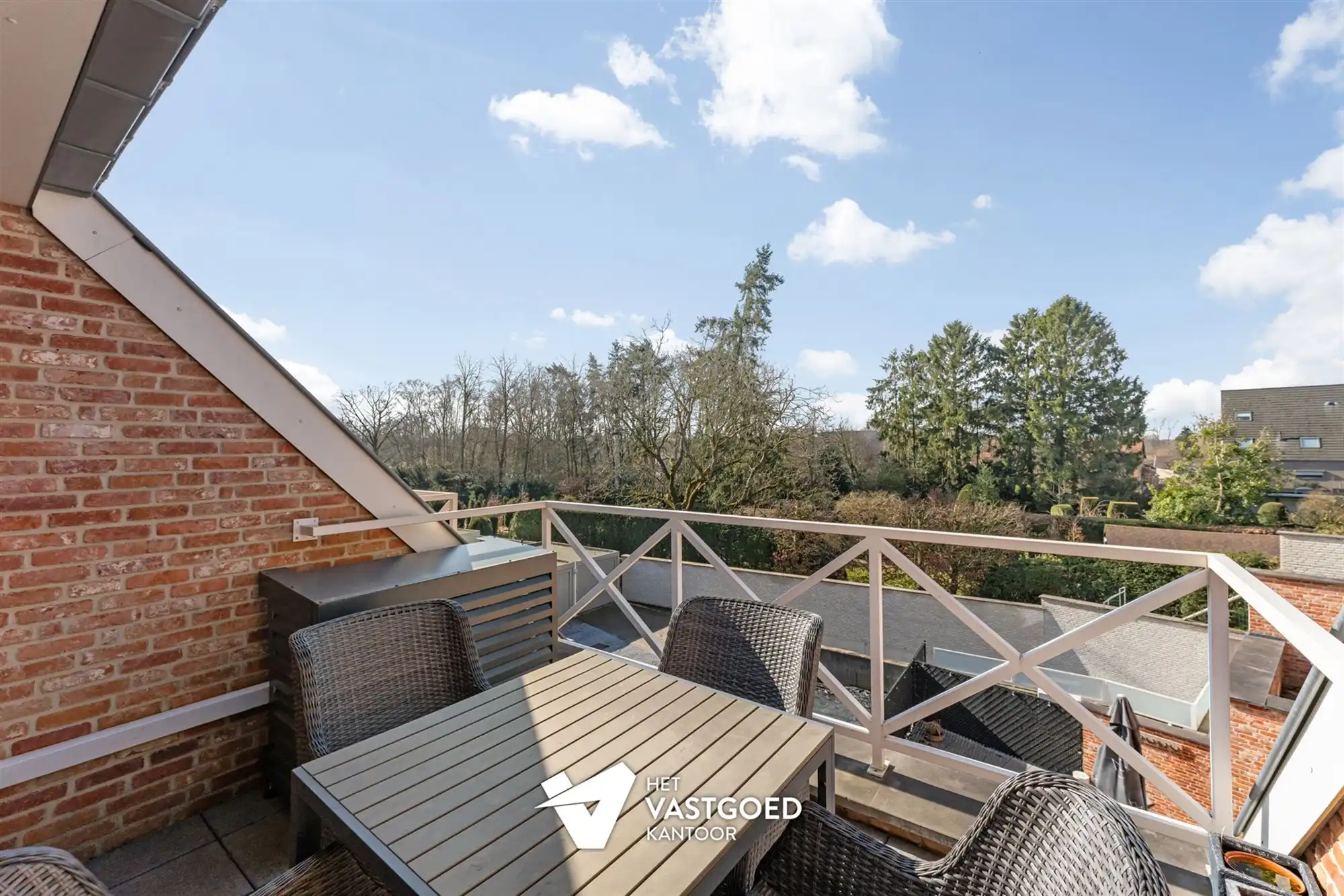 ZEER RUIM DUPLEX APPARTEMENT (158M²) MET 3 SLAAPKAMERS EN ONDERGRONDSE STAANPLAATS MET BERGING TE TESSENDERLO foto 24