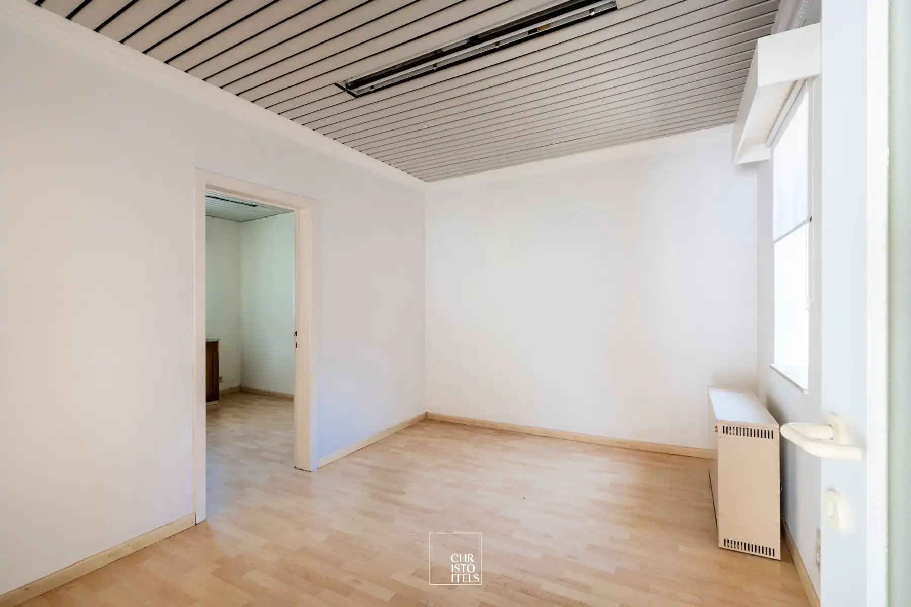 Te renoveren handelspand met bovenwoning, gelegen op een ideale locatie en met veel potentieel! foto 5
