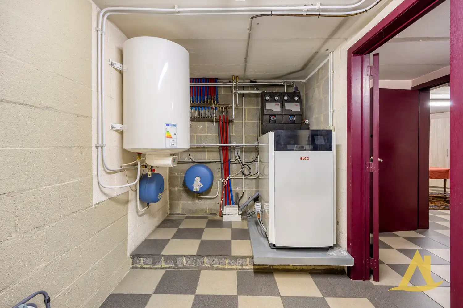 EXCLUSIEVE VILLA MET PARKTUIN EN ZWEMVIJVER OP EEN PERCEEL VAN 1HA 5A 16CA! foto 50