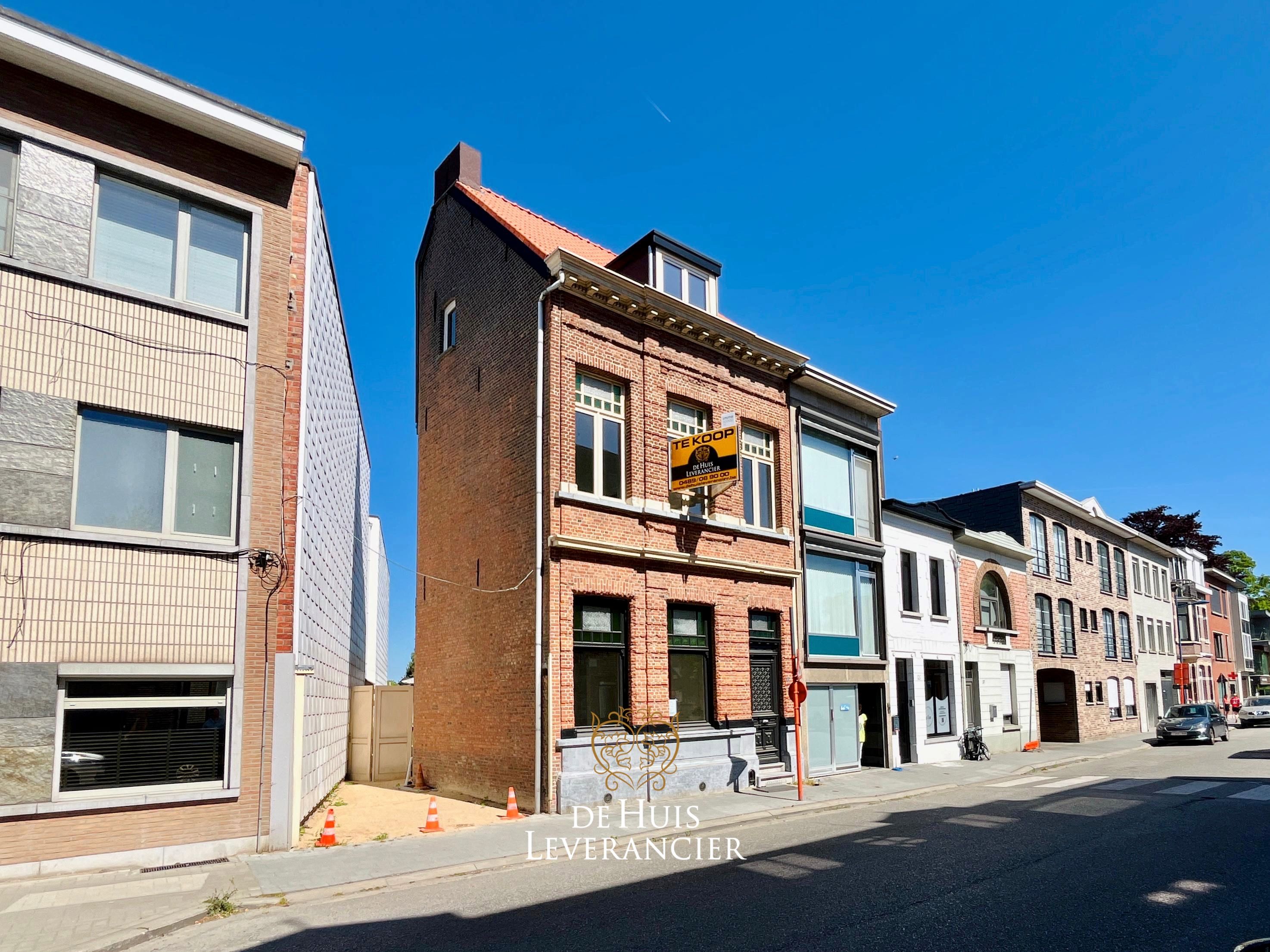Authentiek wonen in LUXE - statig herenhuis in HARTJE Konitch te koop foto {{pictureIndex}}