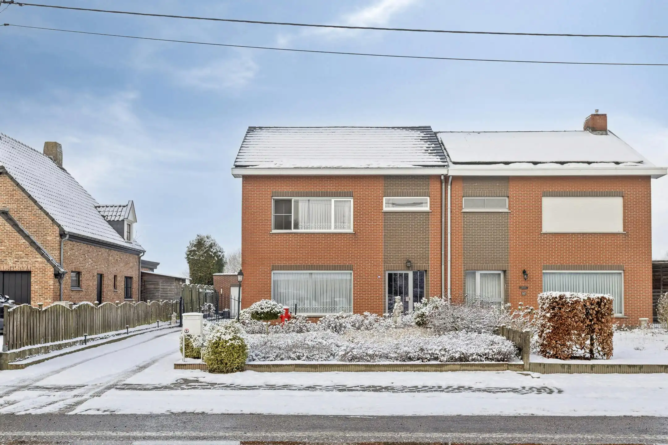 Halfopen bebouwing met 3 slaapkamers te koop in Wuustwezel! foto {{pictureIndex}}