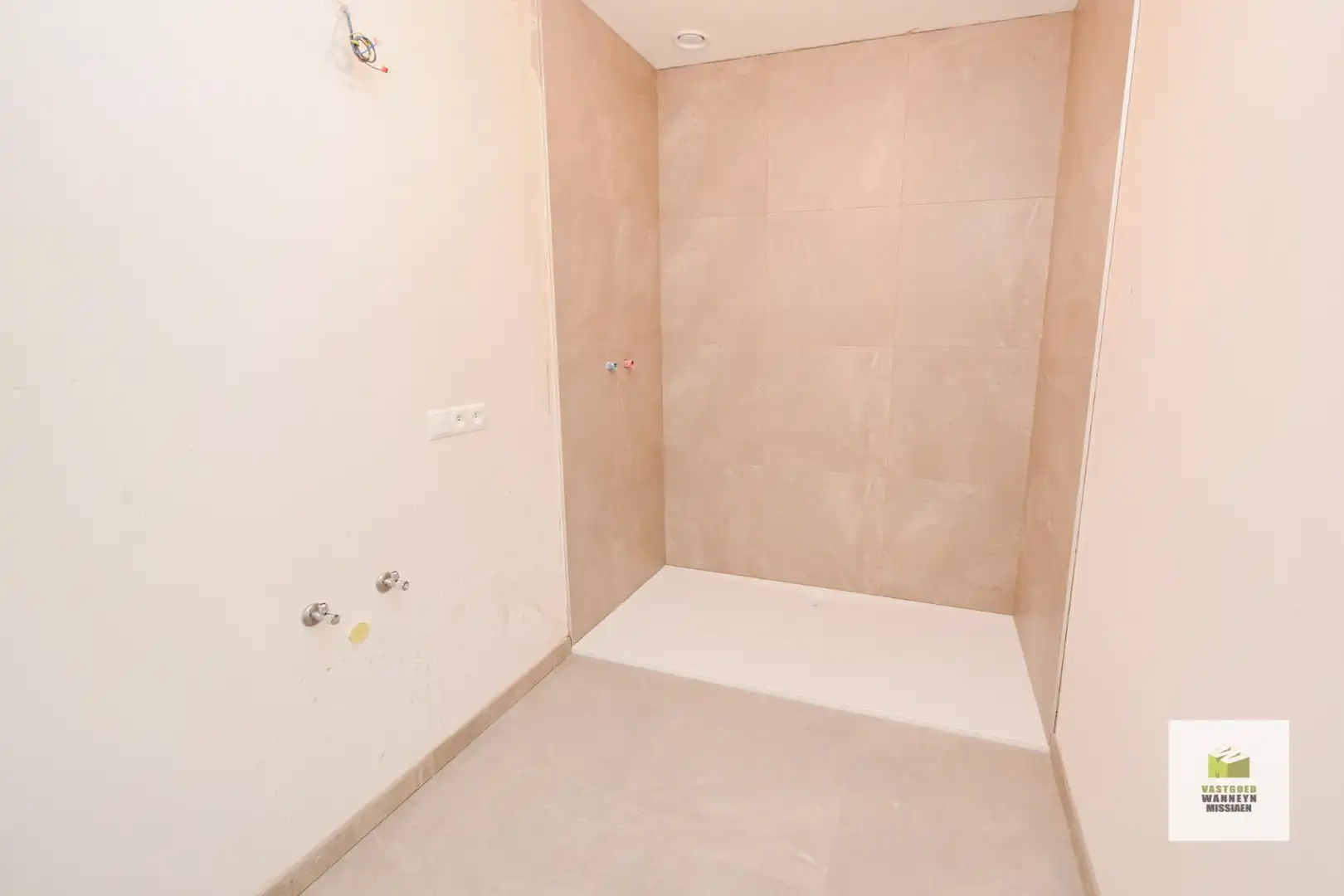 Ruim en luxueus 3-slpk appartement met 24m2 terras met zicht op het gemeentehuis foto 12