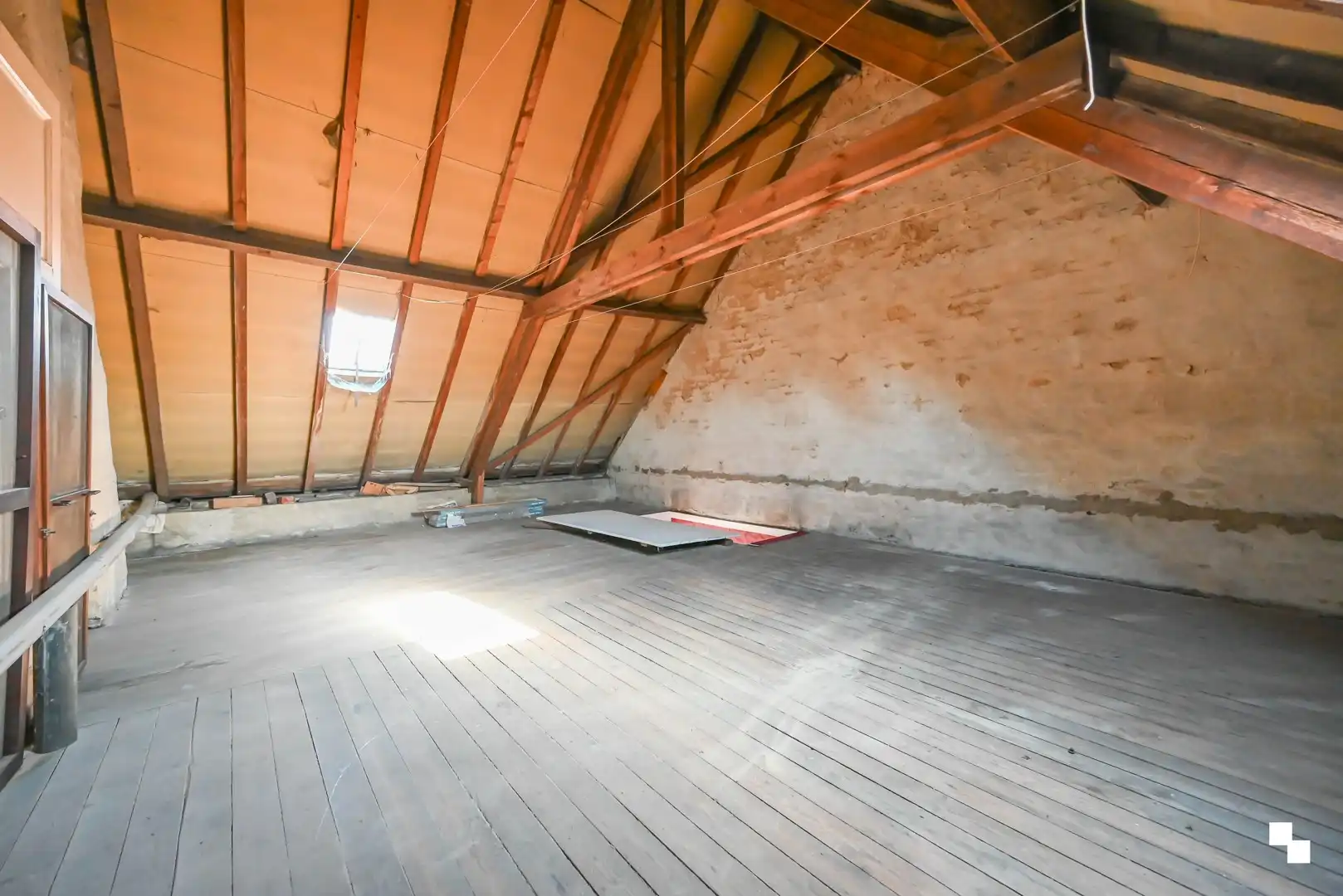 Knusse rijwoning nabij centrum Izegem foto 25