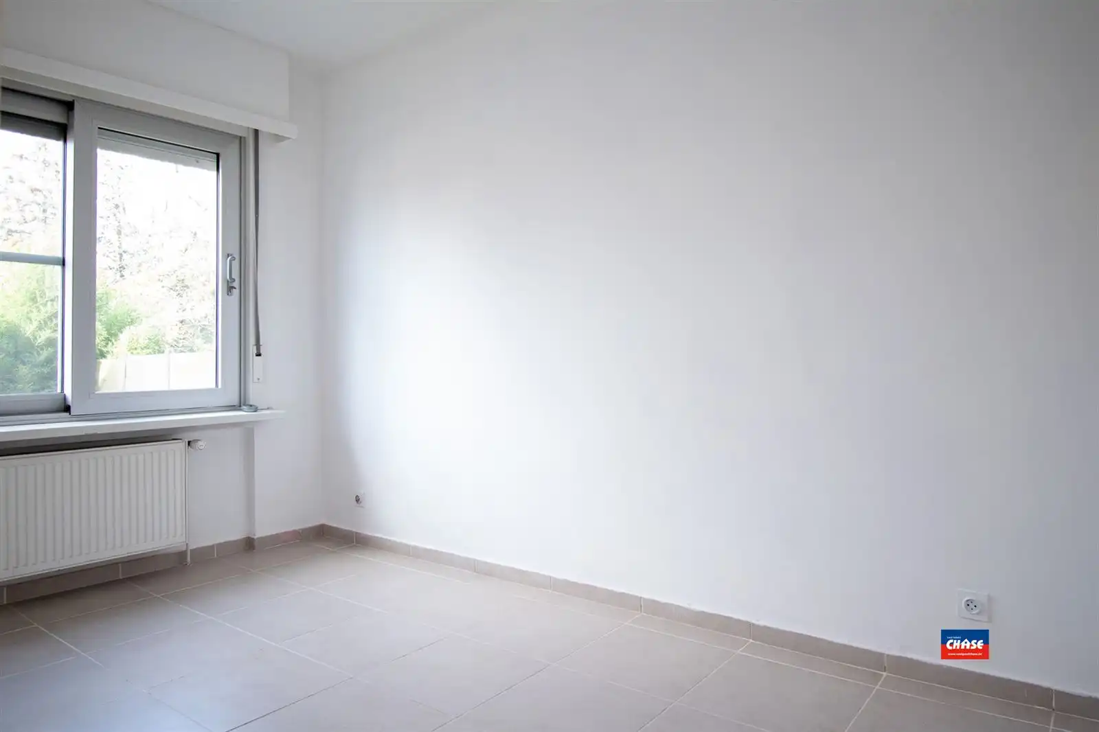 IN OPTIE !!! Op te frissen gvl appartement met 2 slaapkamers + garage foto 6