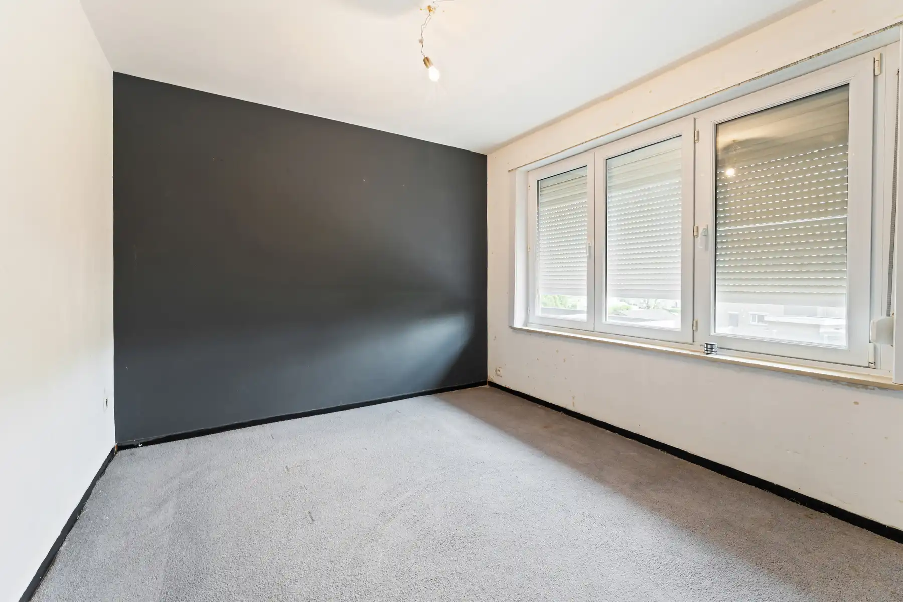 Lichtrijke woning met 4 slaapkamers, garage en verzorgde tuin. foto 17