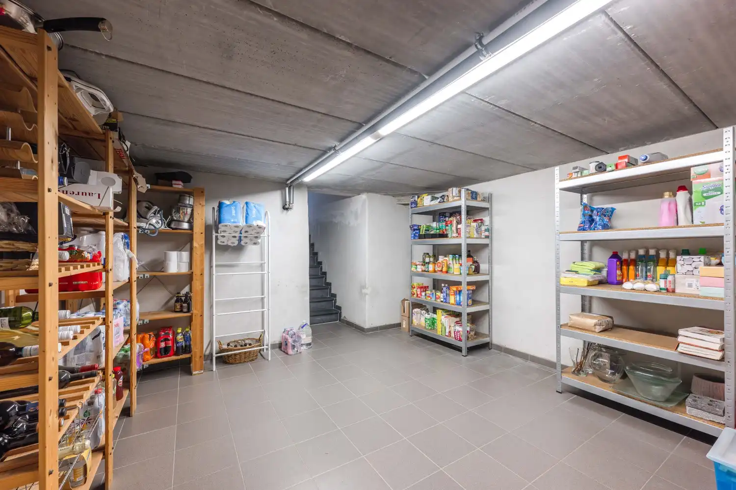 Ruime woning met praktijkruimte te Ruiselede. foto 31