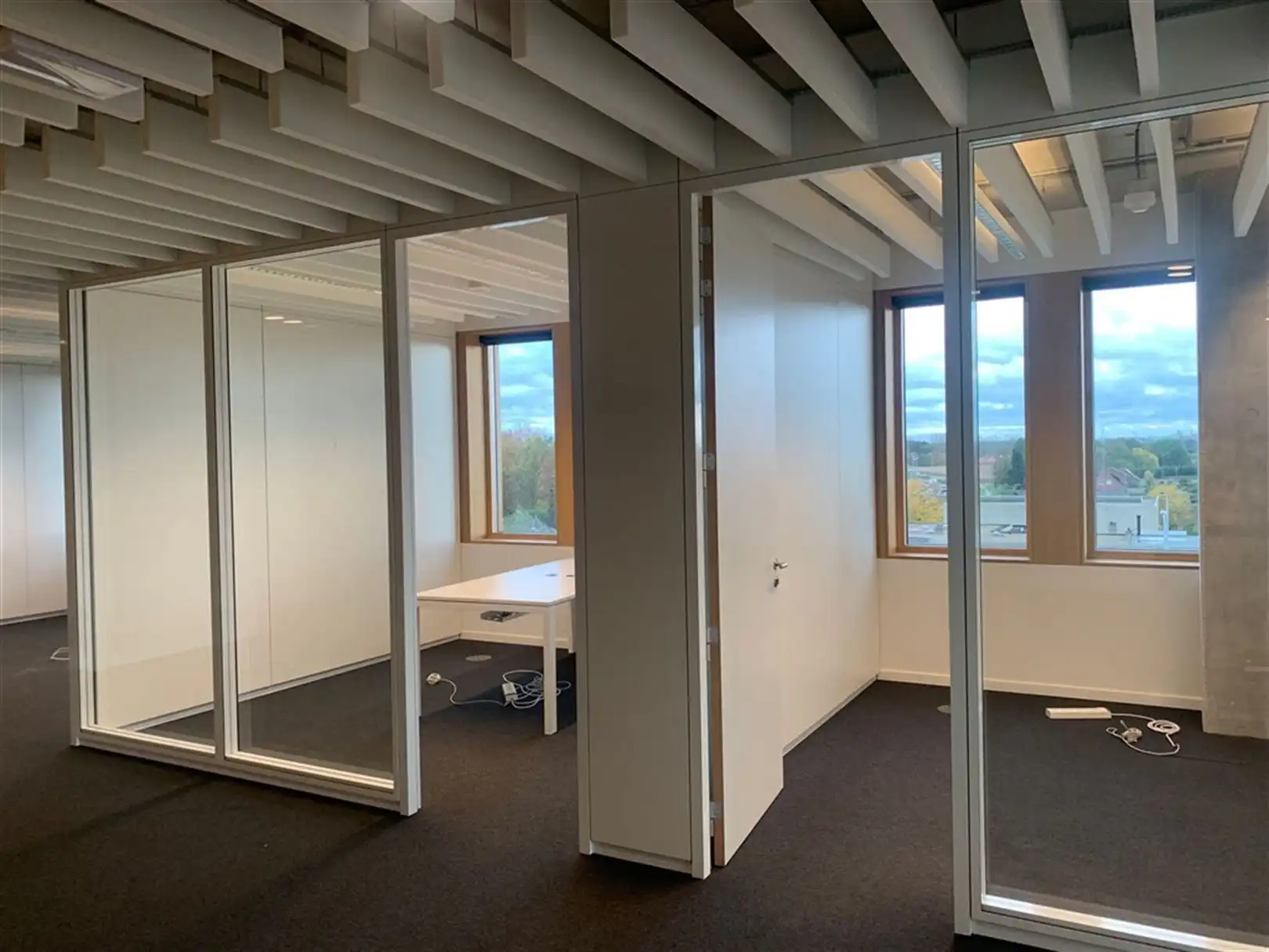 Nieuwbouw kantoren te huur vlakbij de snelweg foto 2