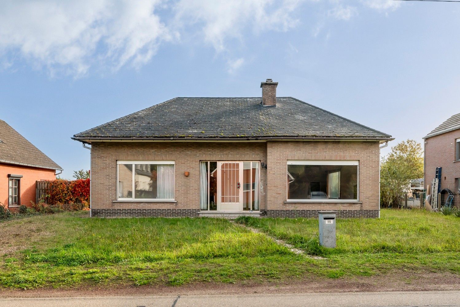 Hoofdfoto van de publicatie: Op te frissen woning met zicht op groen