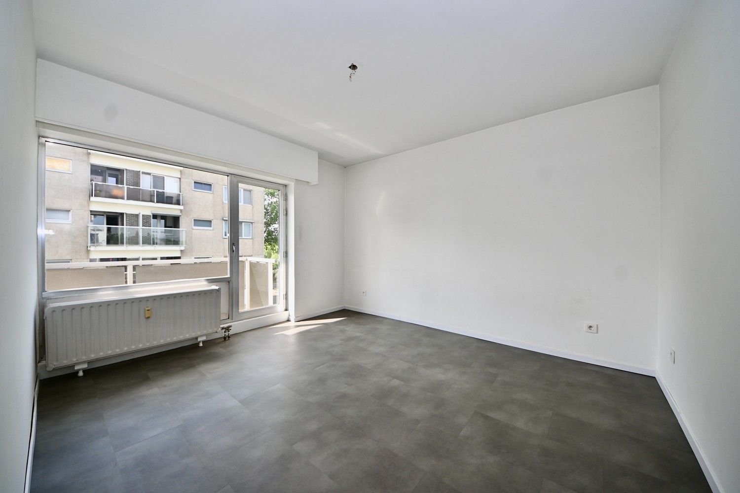 Instapklaar appartement met 2 slaapkamers en garage. foto 9