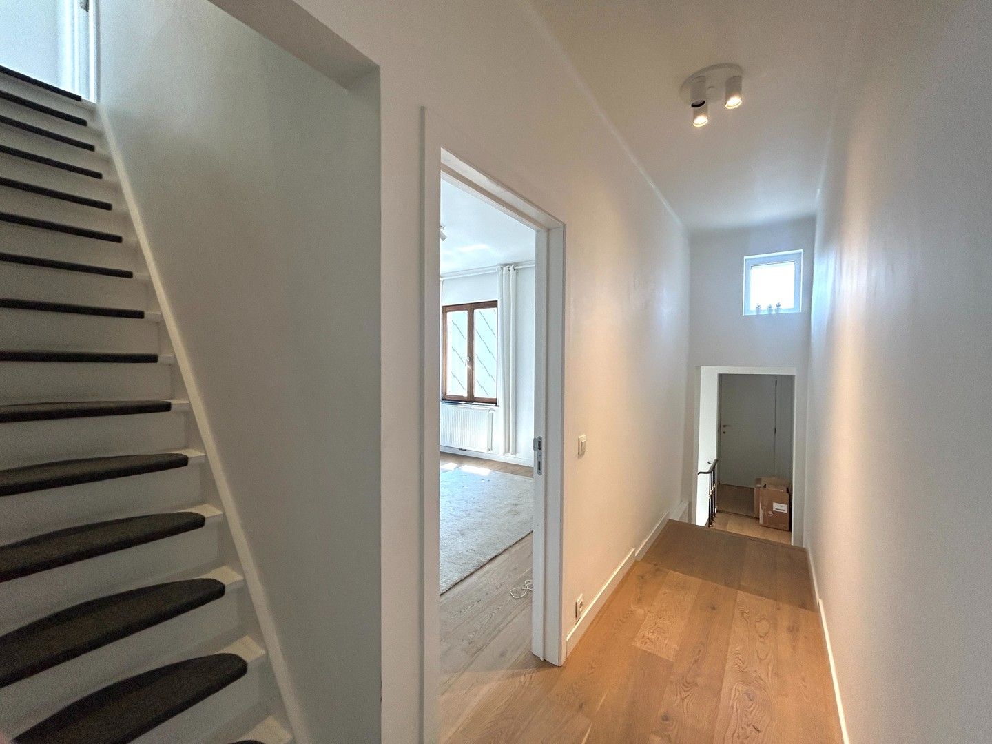 Instapklare woning met commerciële ruimte, tuin & garage te centrum Tielt! foto 9