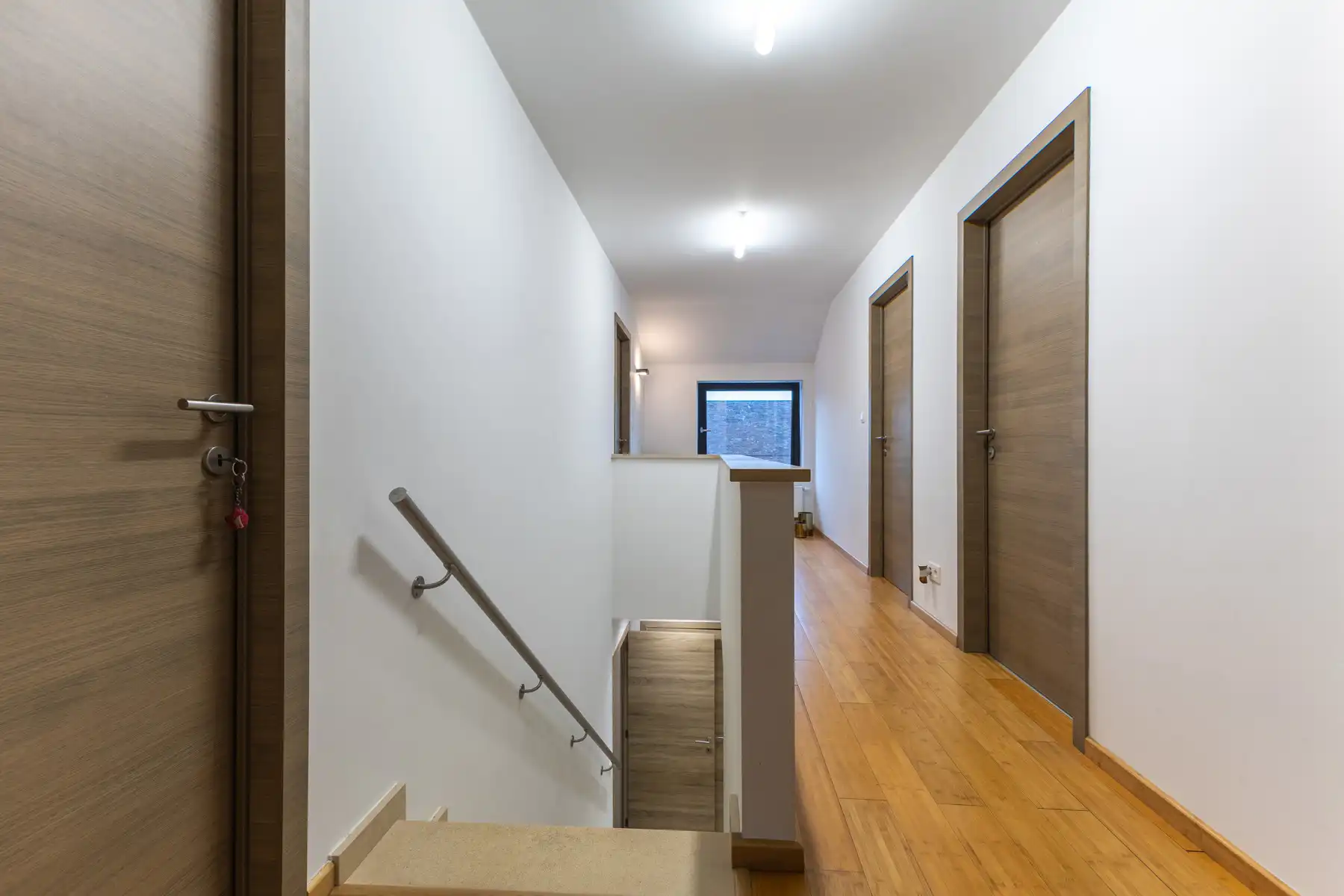 Gerenoveerde en goed onderhouden villa met 4 slaapkamers. foto 13