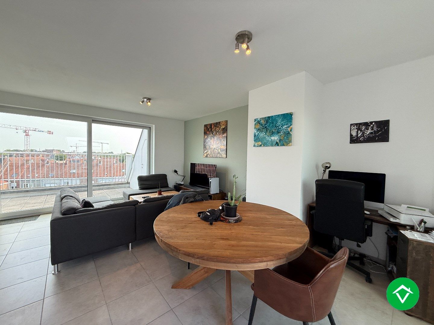 Prachtig dakappartement met twee slaapkamers, garage en twee terrassen met fenomenaal uitzicht te Roeselare foto 3