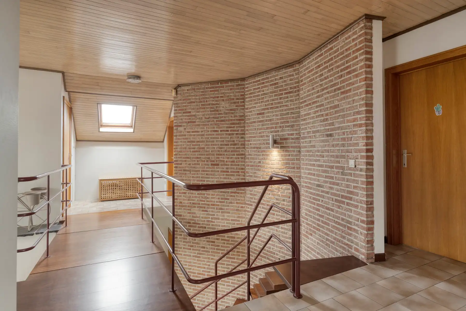 Goed gelegen villa met 6 slaapkamers en grote tuin foto 15